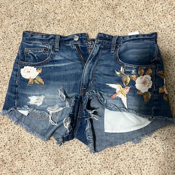 American Eagle Outfitters Pants - American eagle shorts embroidered
